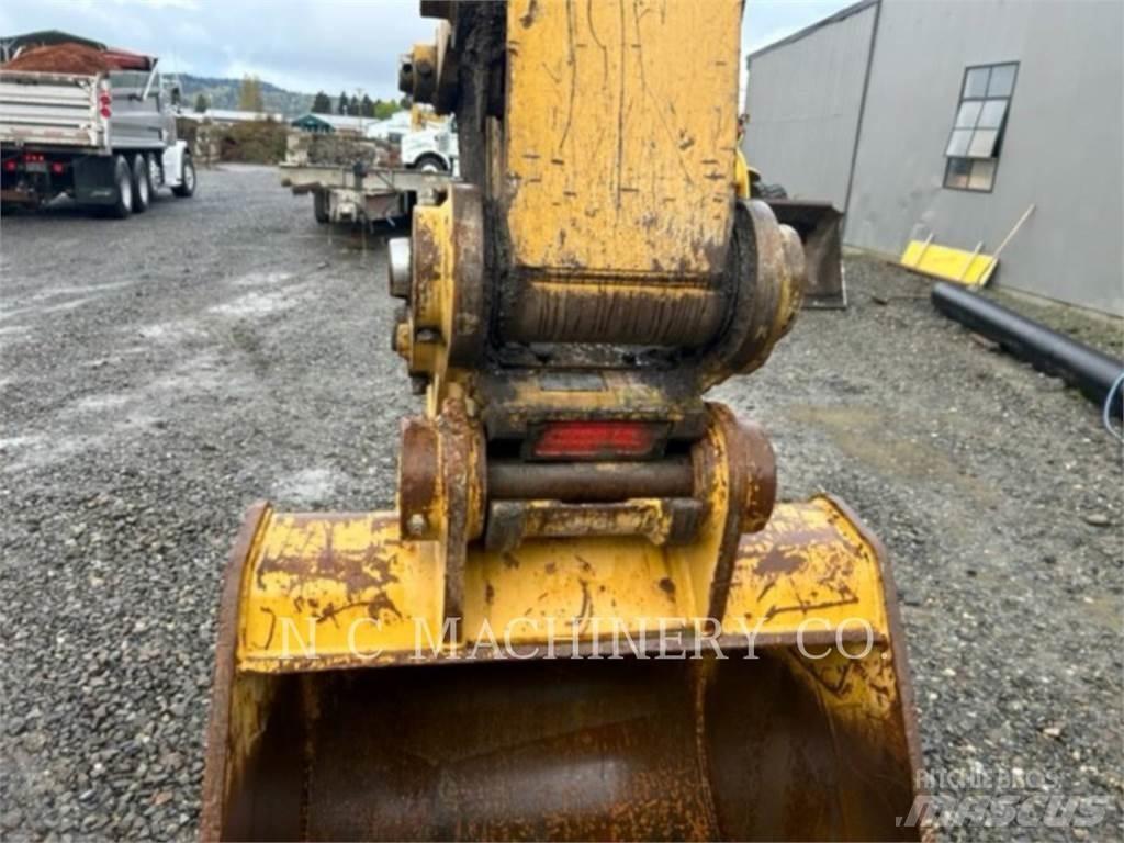 CAT 325 Gravemaskiner på larvebånd