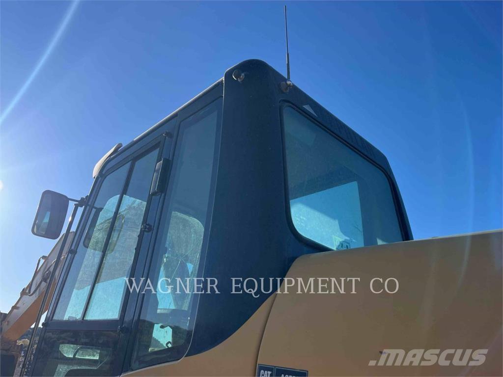 CAT 325DL Gravemaskiner på larvebånd