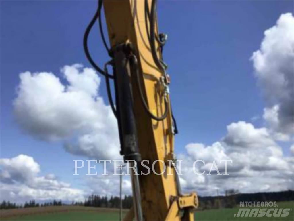 CAT 330 Gravemaskiner på larvebånd