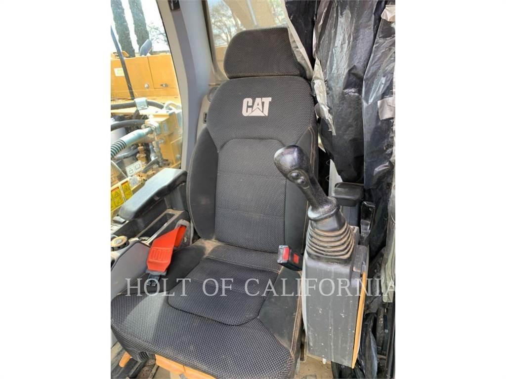 CAT 330 2D Gravemaskiner på larvebånd