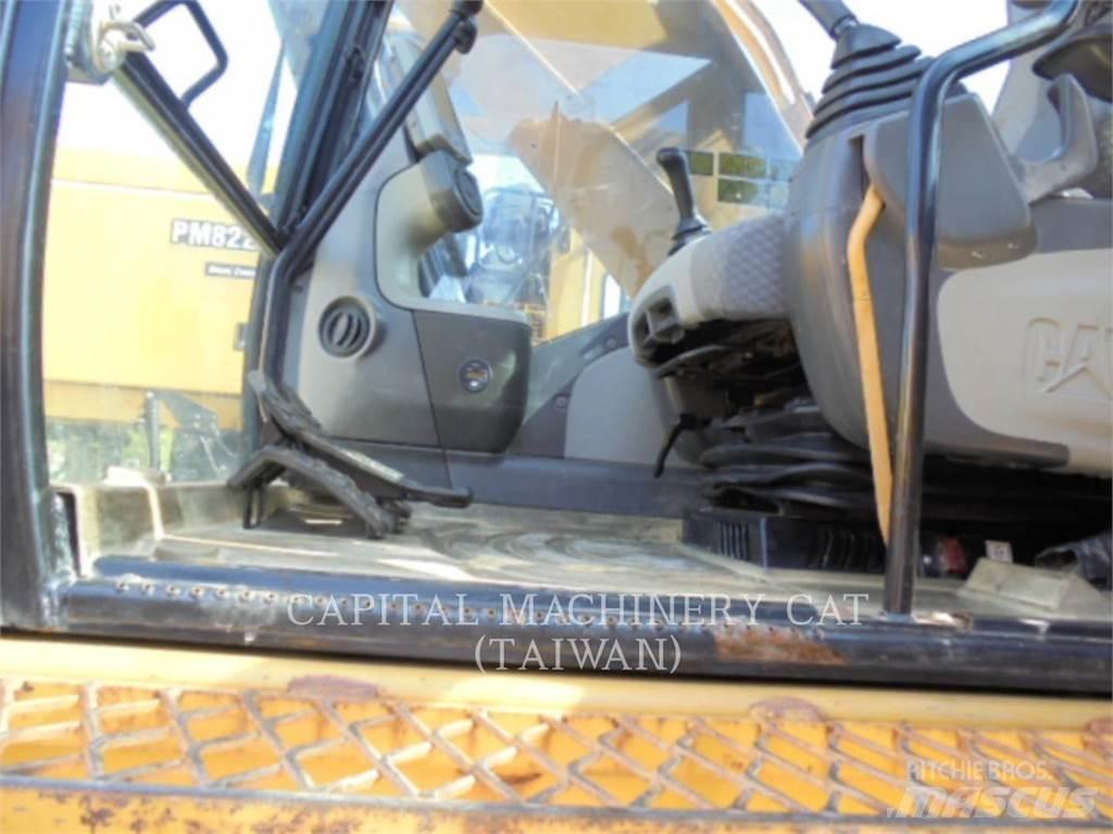 CAT 330D2L Gravemaskiner på larvebånd