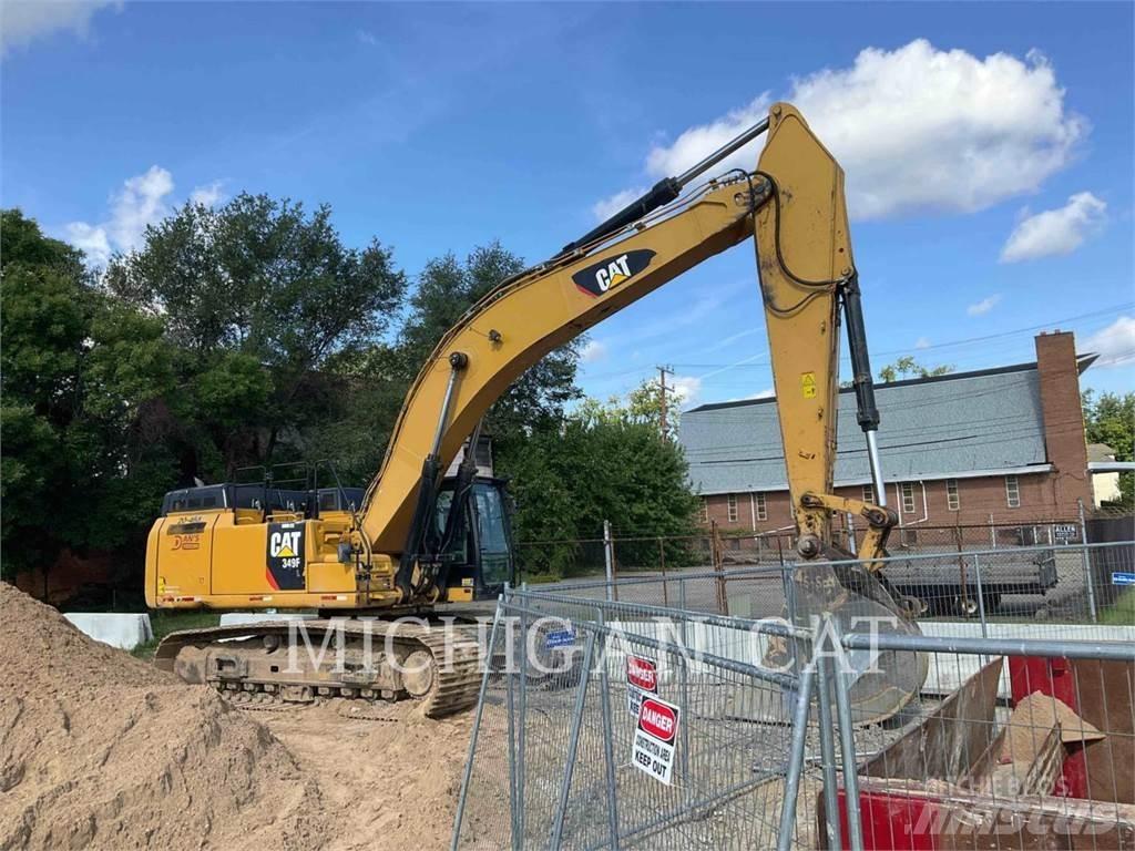 CAT 349FL + Gravemaskiner på larvebånd
