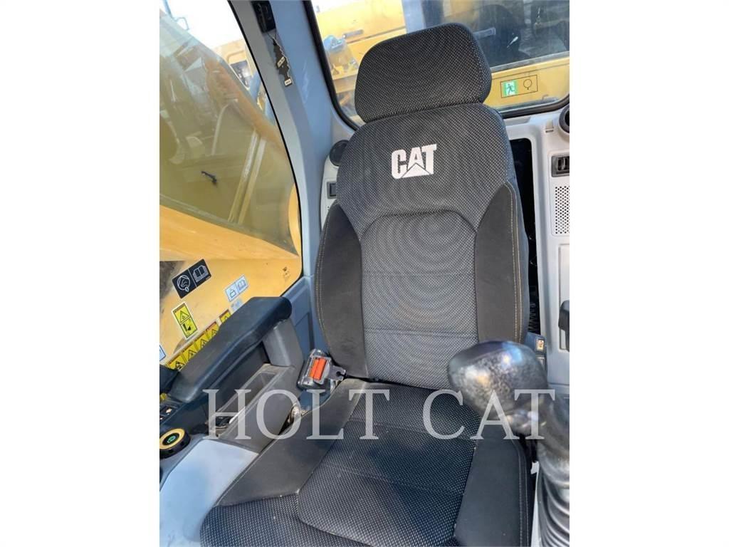 CAT 374 Gravemaskiner på larvebånd