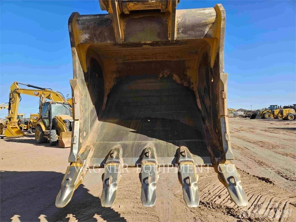 CAT 374 Gravemaskiner på larvebånd