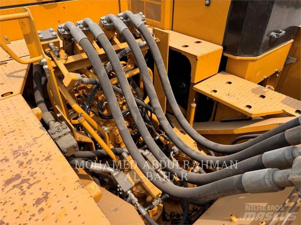 CAT 374 Gravemaskiner på larvebånd