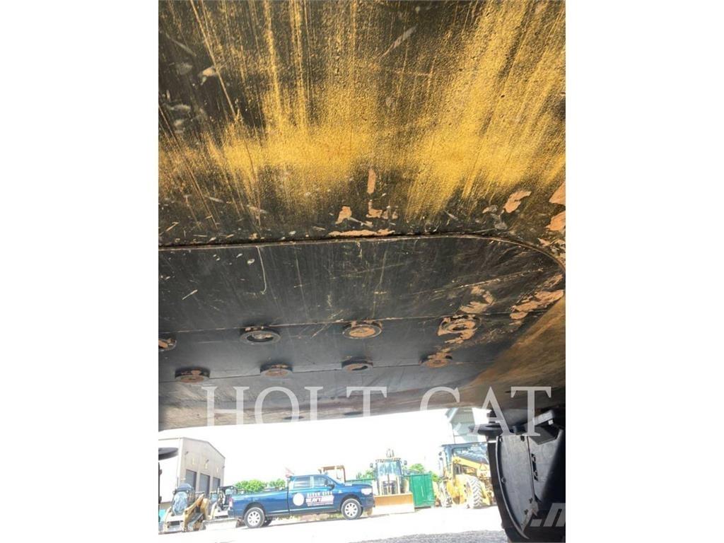CAT 374 Gravemaskiner på larvebånd