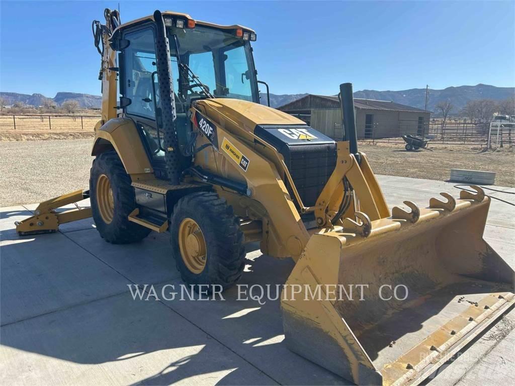 CAT 420F2 4WDE Rendegravere