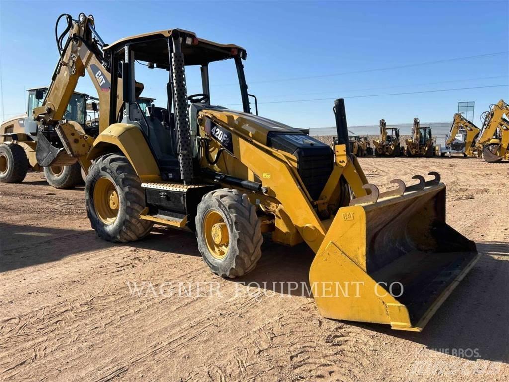CAT 420F2 4WDE Rendegravere