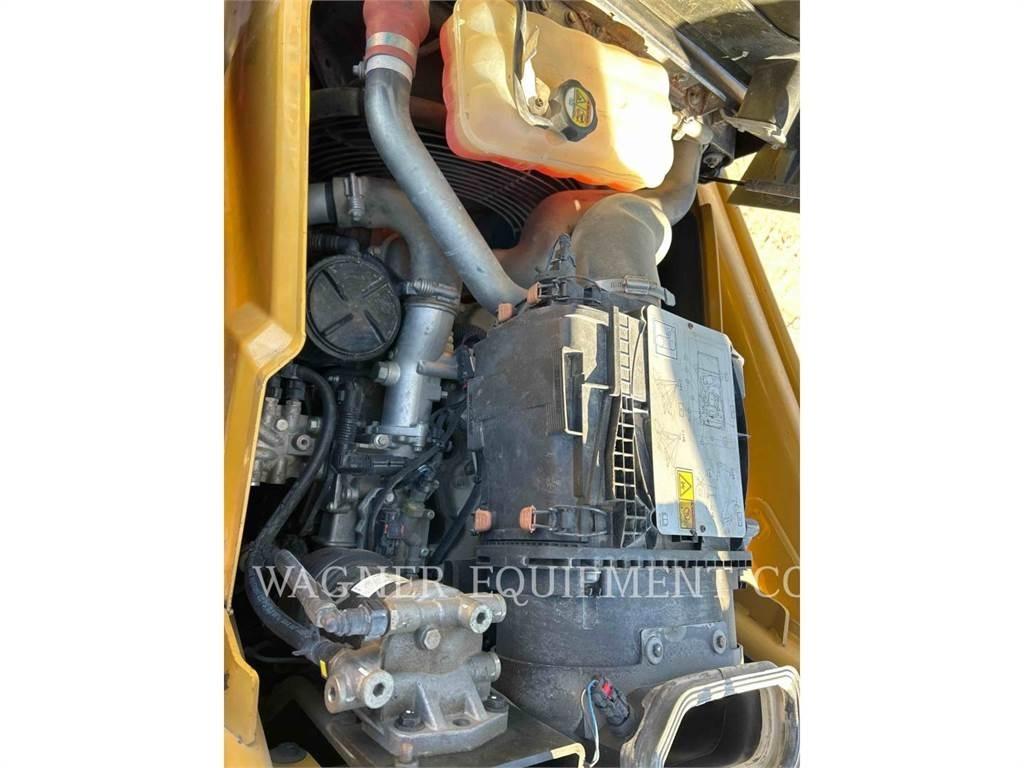 CAT 420F2 4WDE Rendegravere
