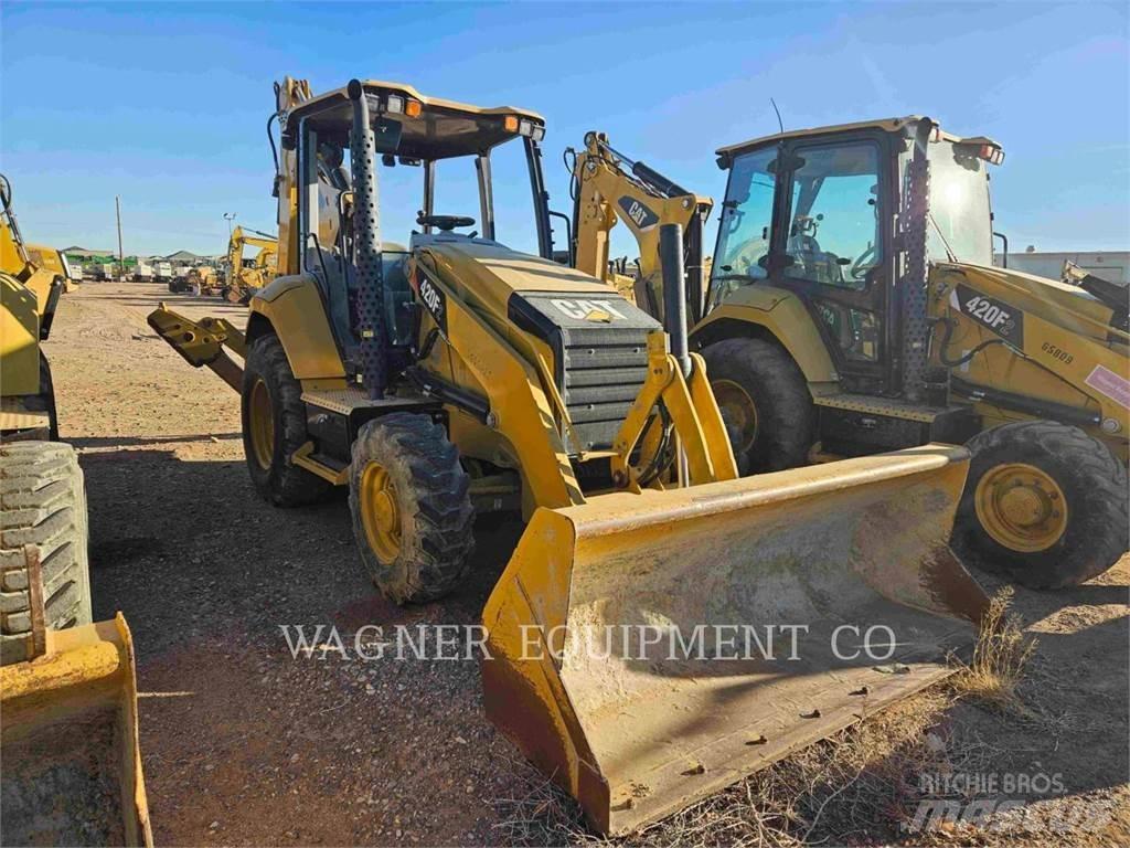 CAT 420F2 4WDS Rendegravere