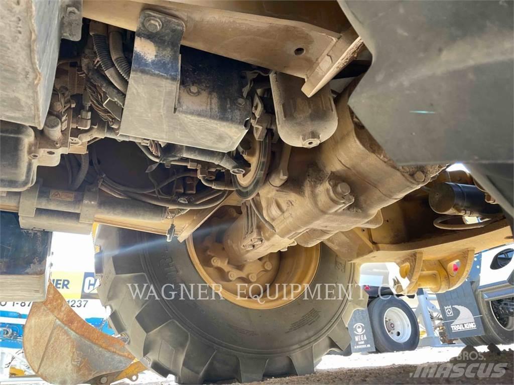 CAT 430F2 4WD Rendegravere