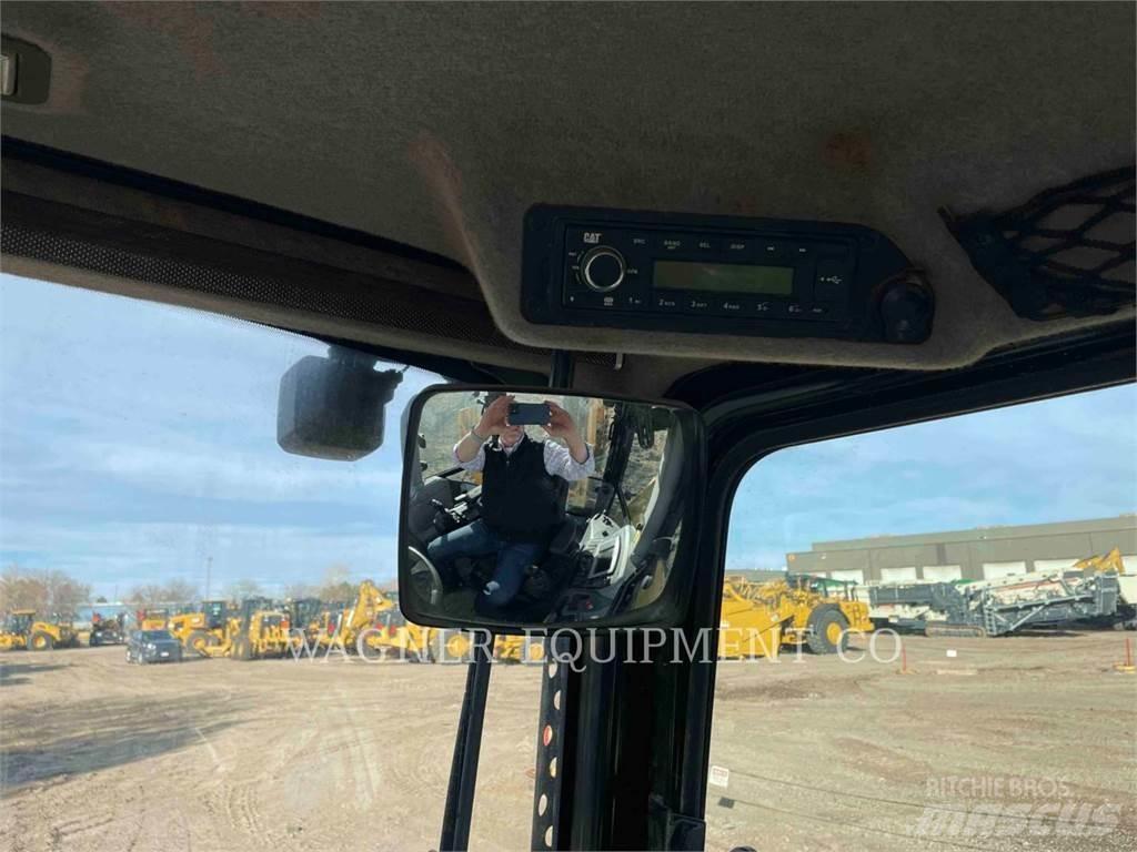 CAT 440 Rendegravere