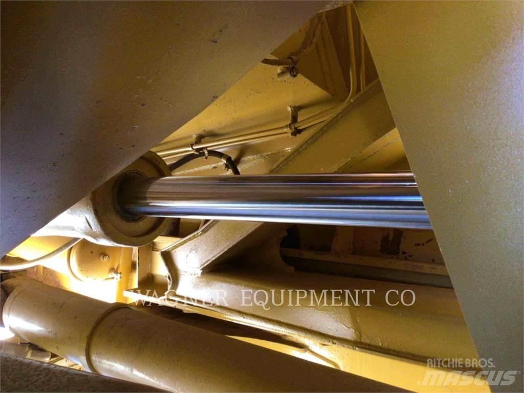 CAT 615C II Skrabere