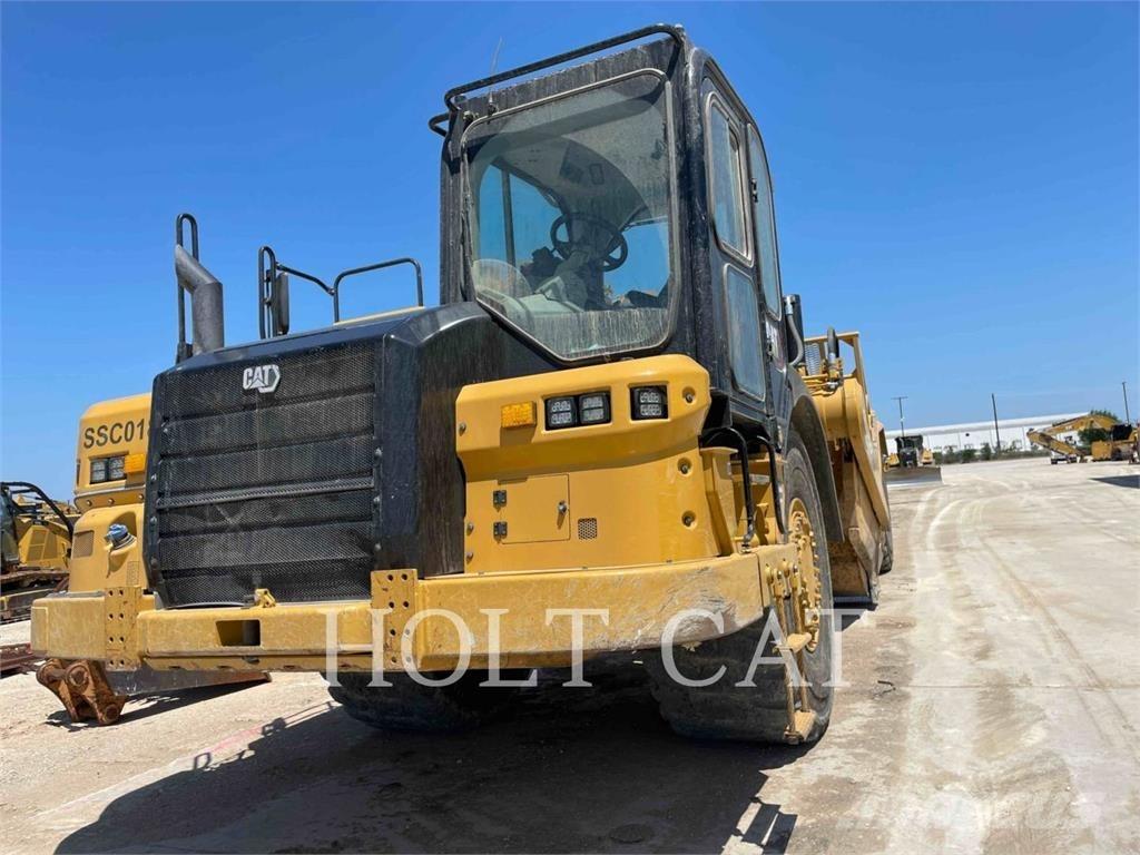CAT 621 Skrabere