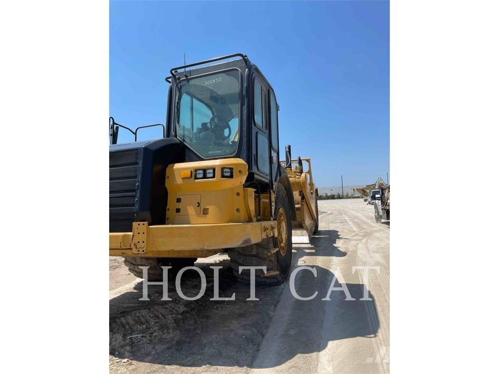 CAT 621 Skrabere