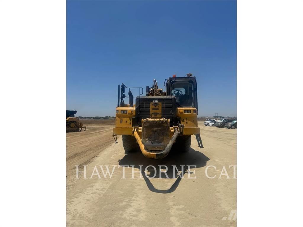 CAT 657 Skrabere