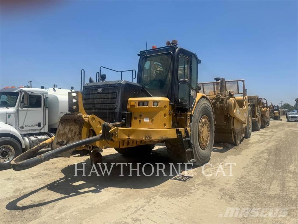 CAT 657 Skrabere