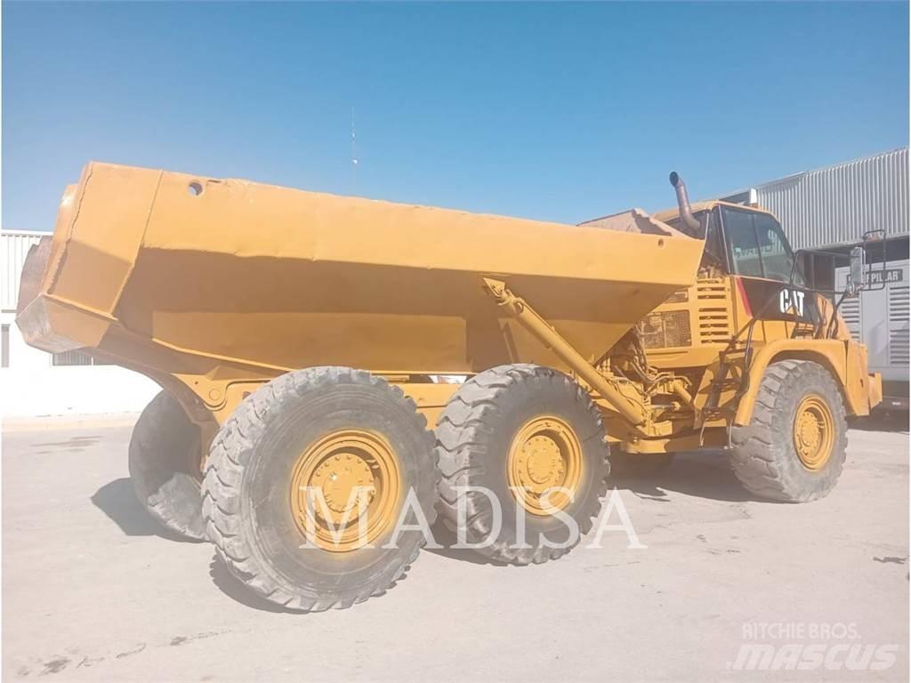 CAT 725 Terrængående lastbiler