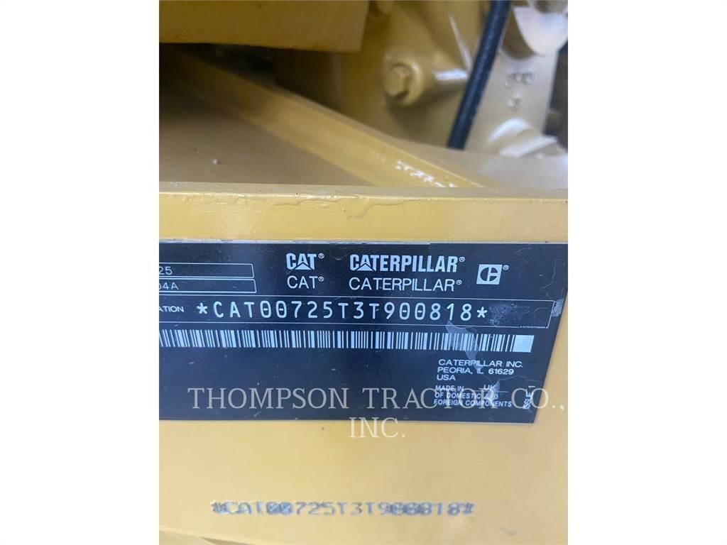 CAT 725 Terrængående lastbiler