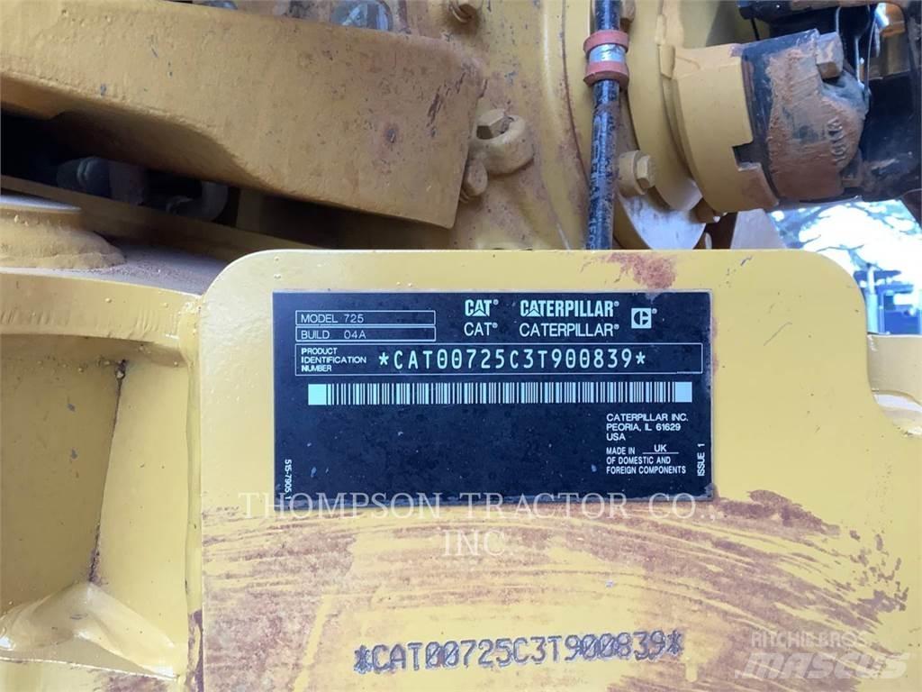 CAT 725 Terrængående lastbiler