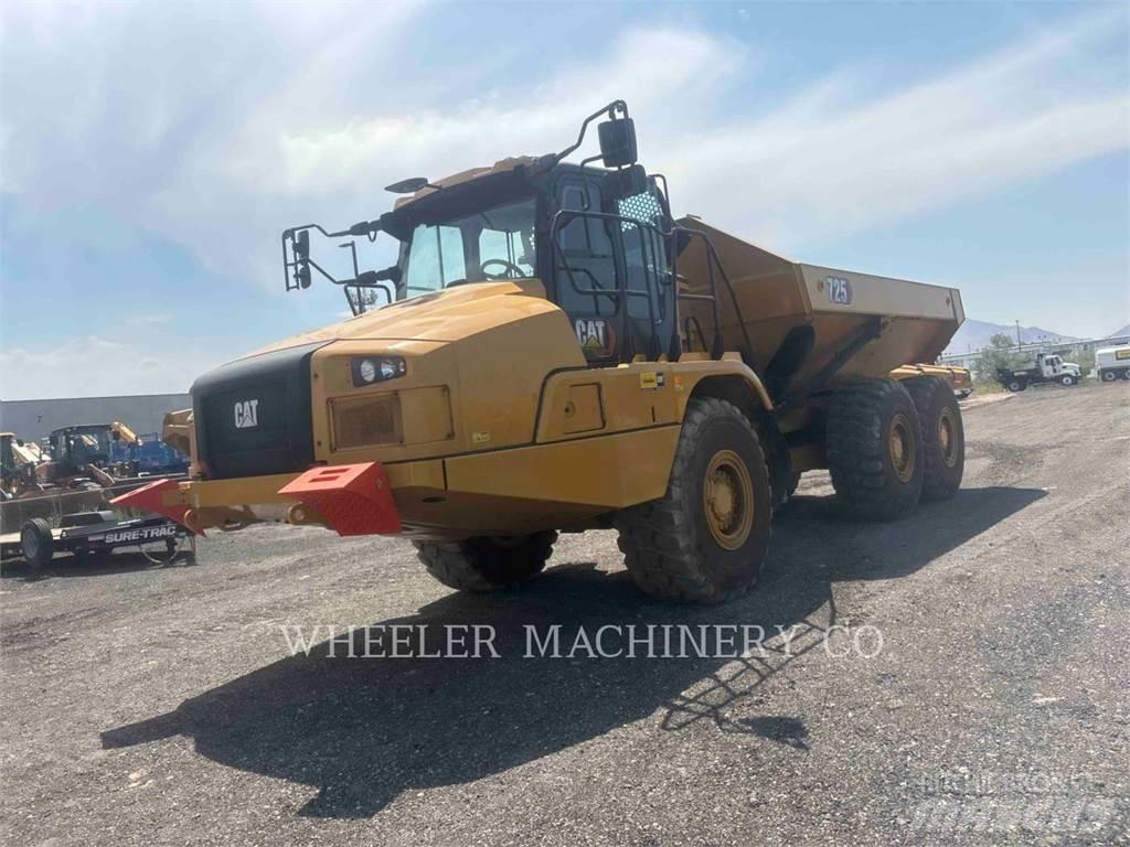 CAT 725 Terrængående lastbiler
