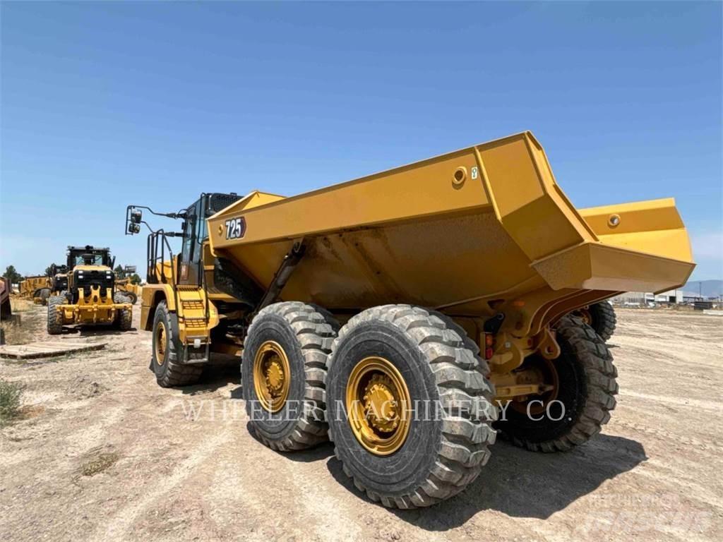 CAT 725 Terrængående lastbiler