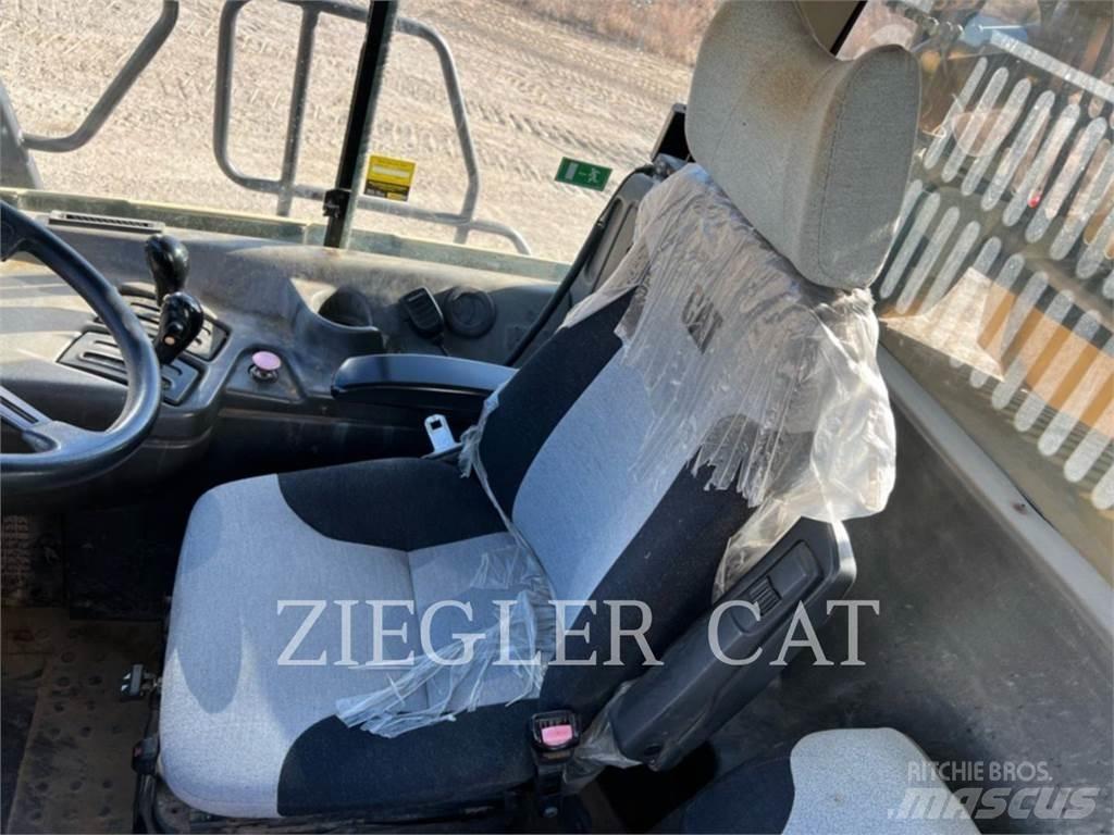 CAT 725 Terrængående lastbiler
