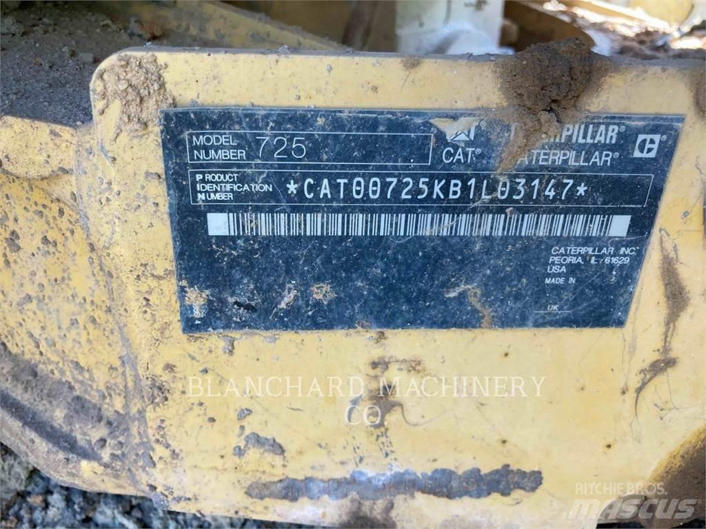 CAT 725 Terrængående lastbiler
