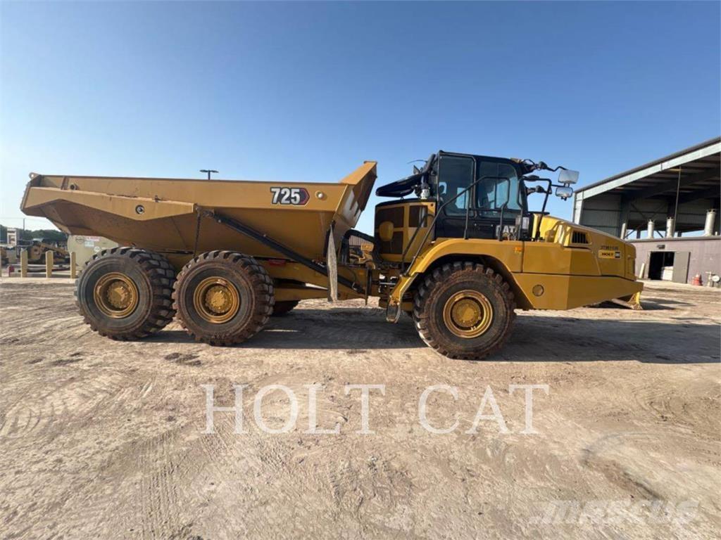 CAT 725 Terrængående lastbiler