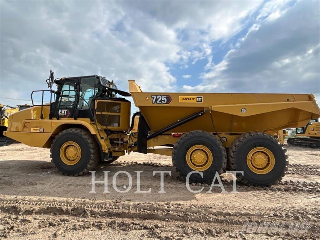 CAT 725 Terrængående lastbiler