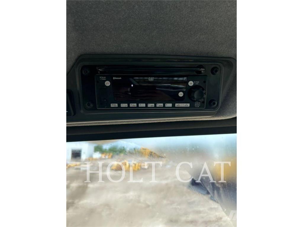 CAT 725 Terrængående lastbiler