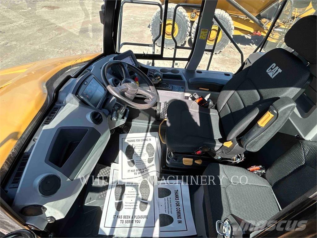 CAT 725 Terrængående lastbiler