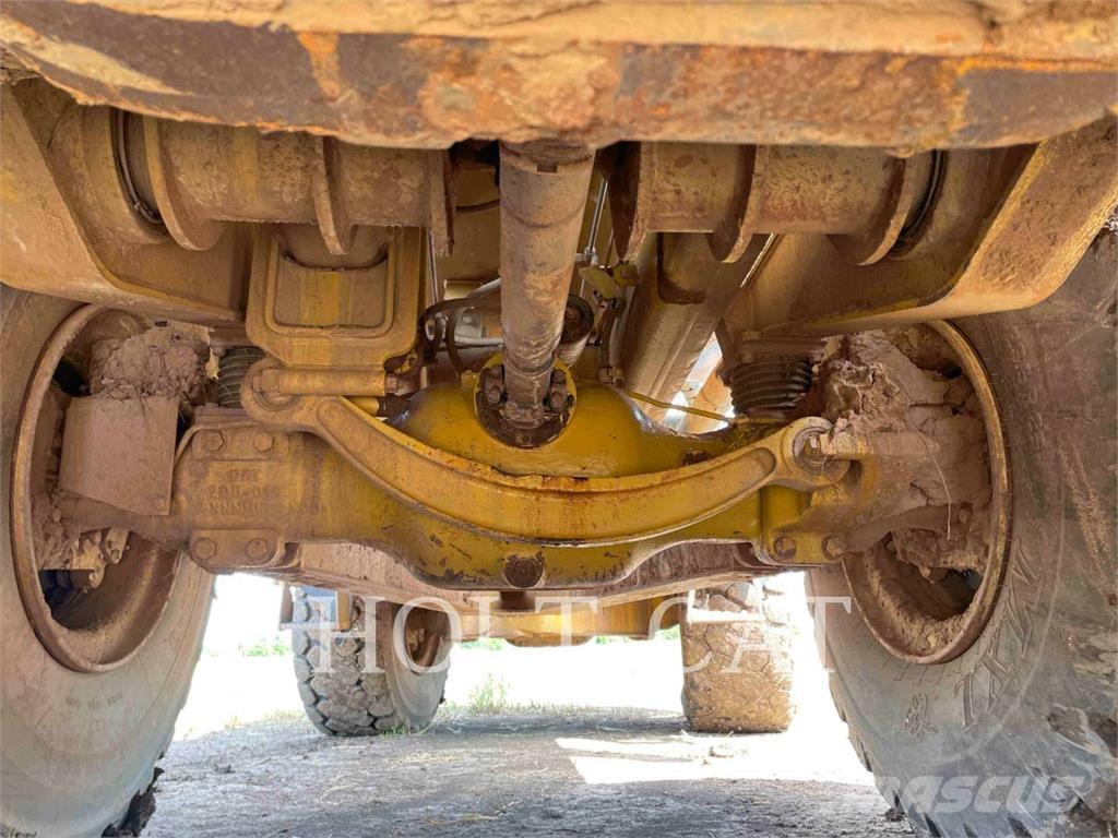 CAT 725 Terrængående lastbiler