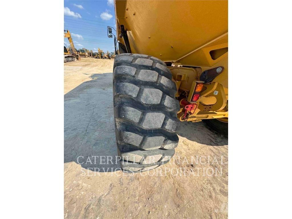 CAT 725-04 Terrængående lastbiler