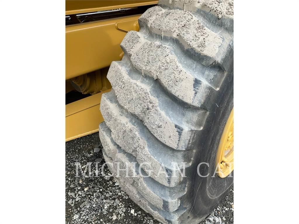 CAT 725 T Terrængående lastbiler
