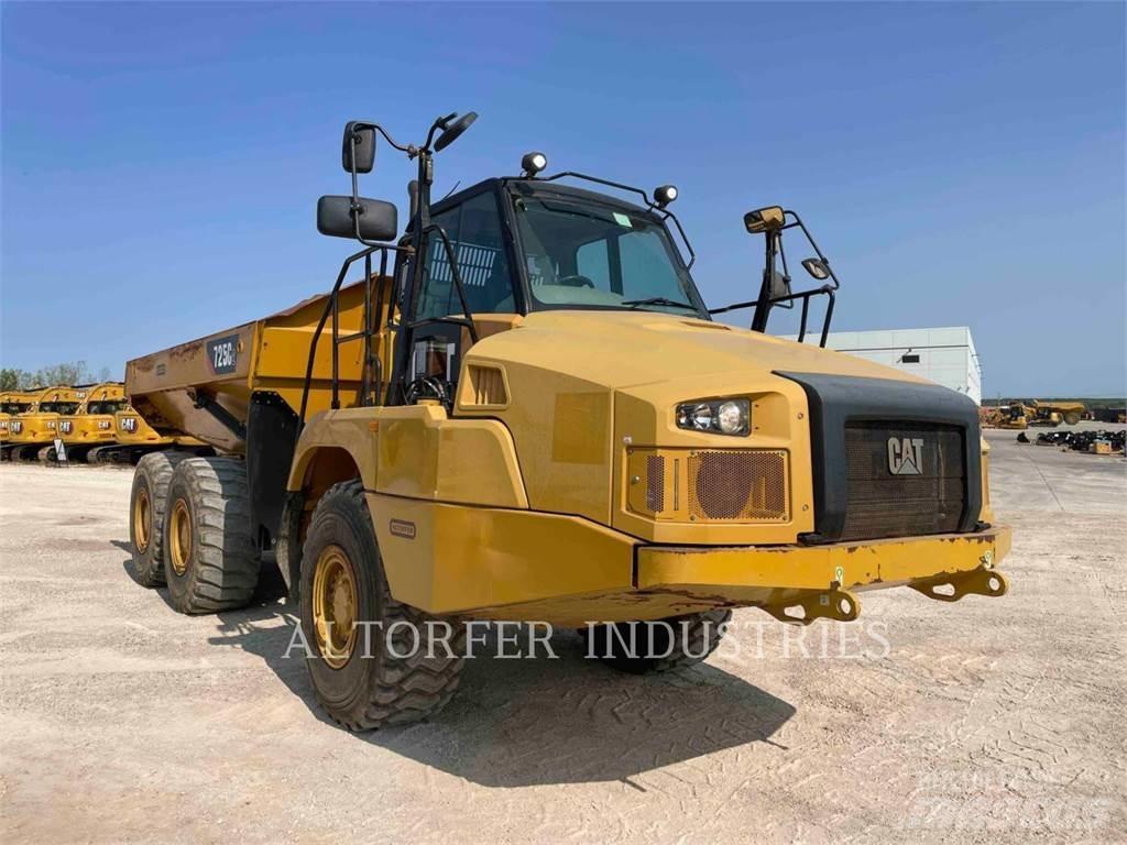 CAT 725C2 Terrængående lastbiler