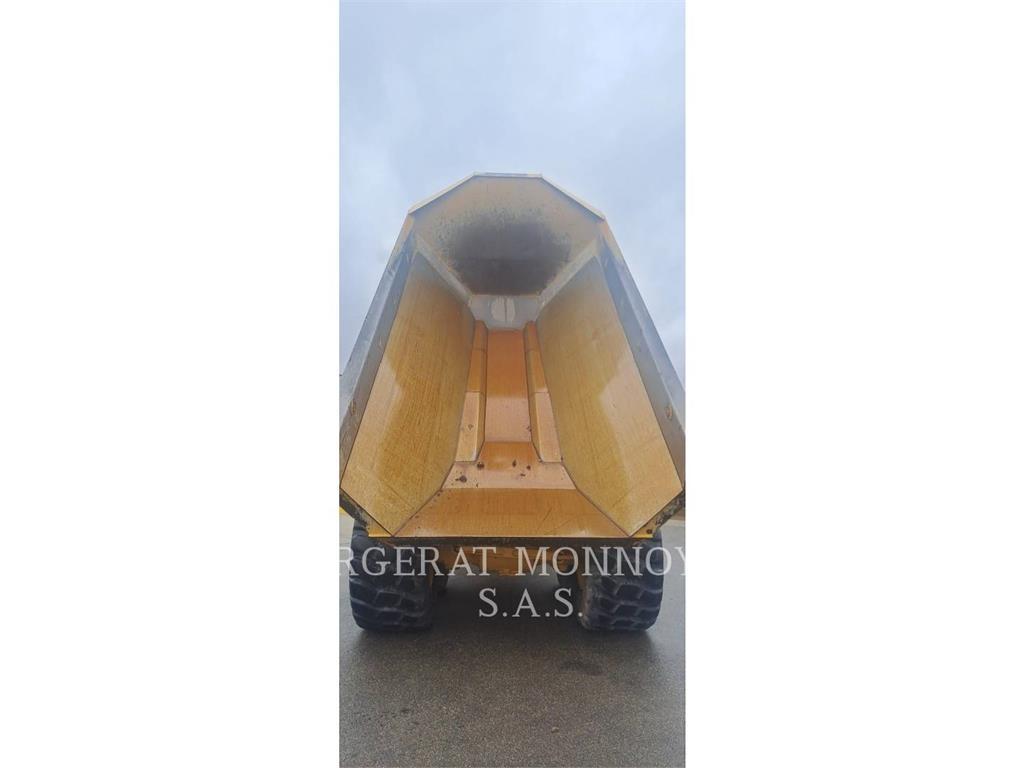 CAT 730 Terrængående lastbiler