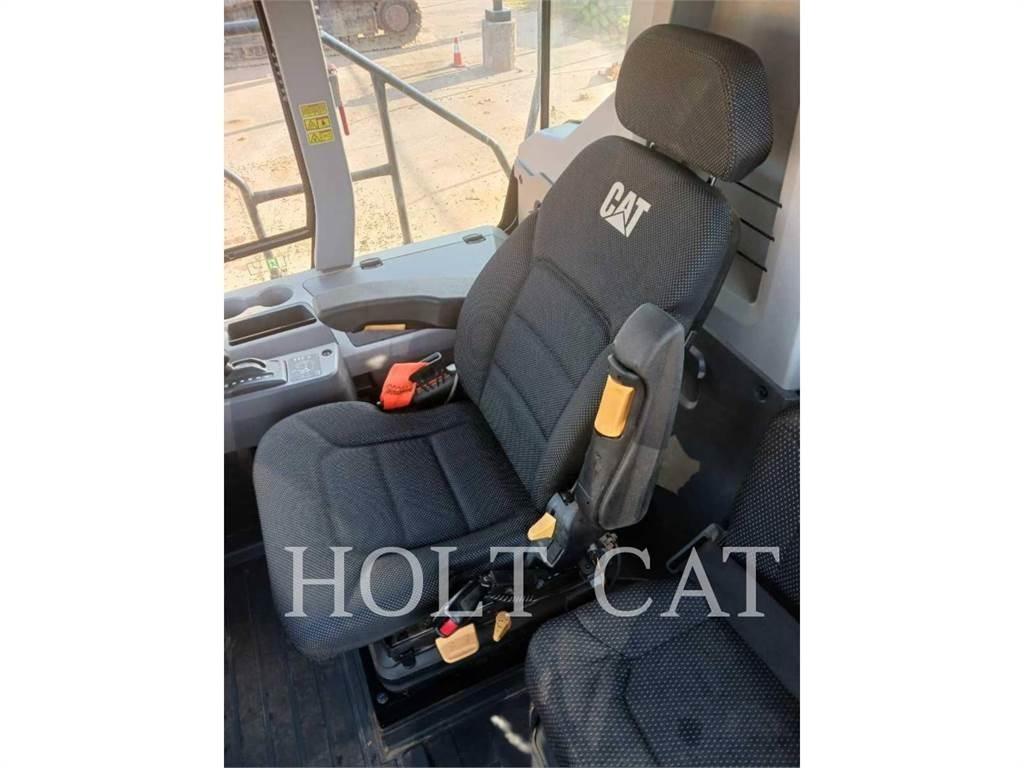 CAT 730 Terrængående lastbiler