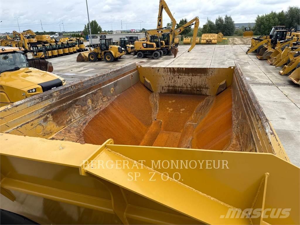 CAT 730 Terrængående lastbiler