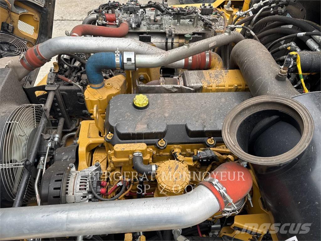 CAT 730 Terrængående lastbiler