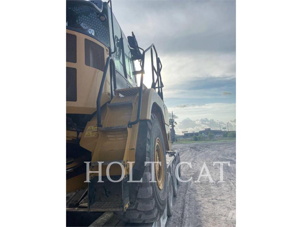 CAT 730 Terrængående lastbiler