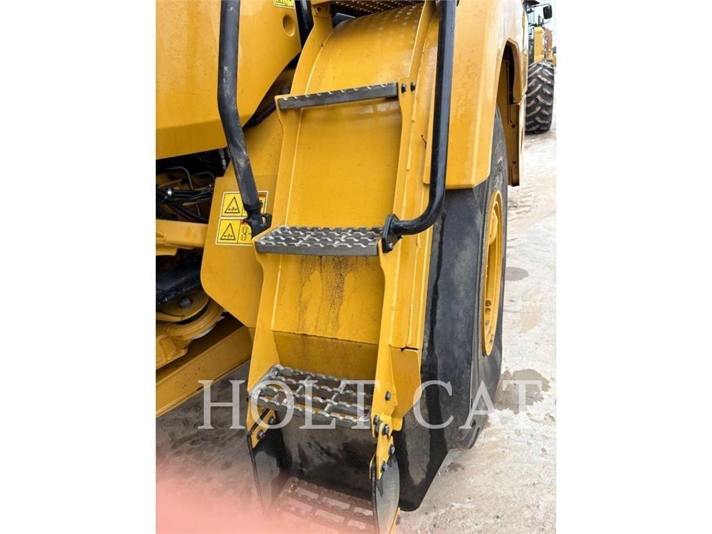 CAT 730 Terrængående lastbiler