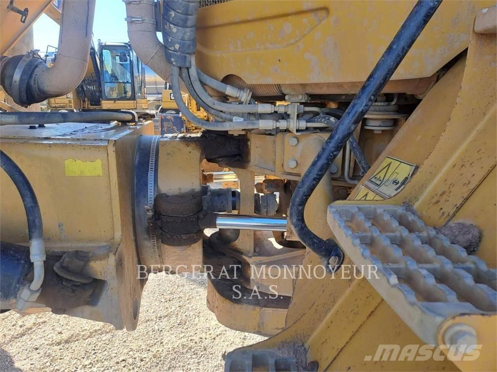CAT 730 Terrængående lastbiler