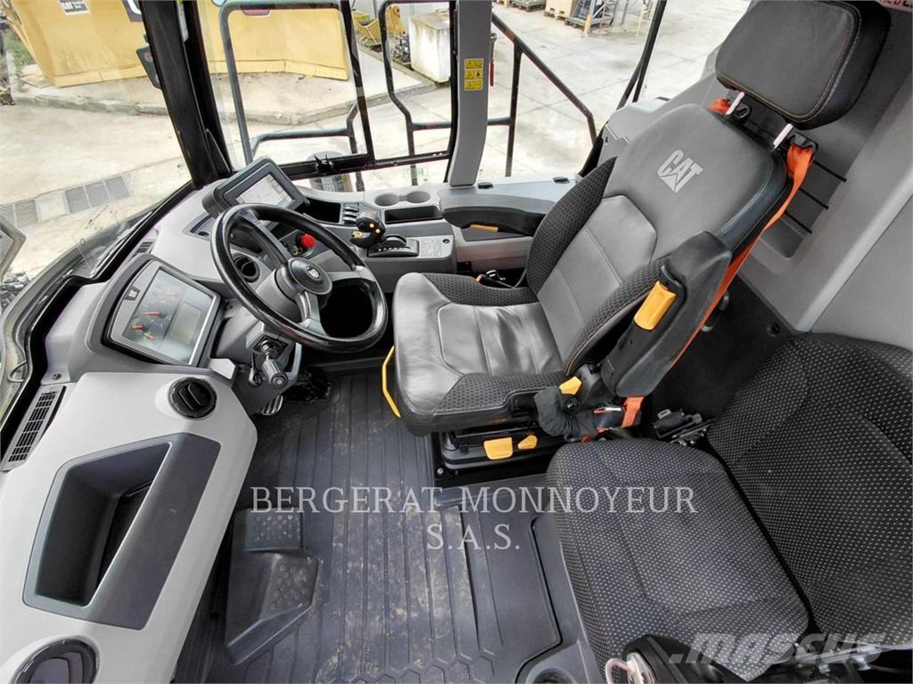 CAT 730 Terrængående lastbiler