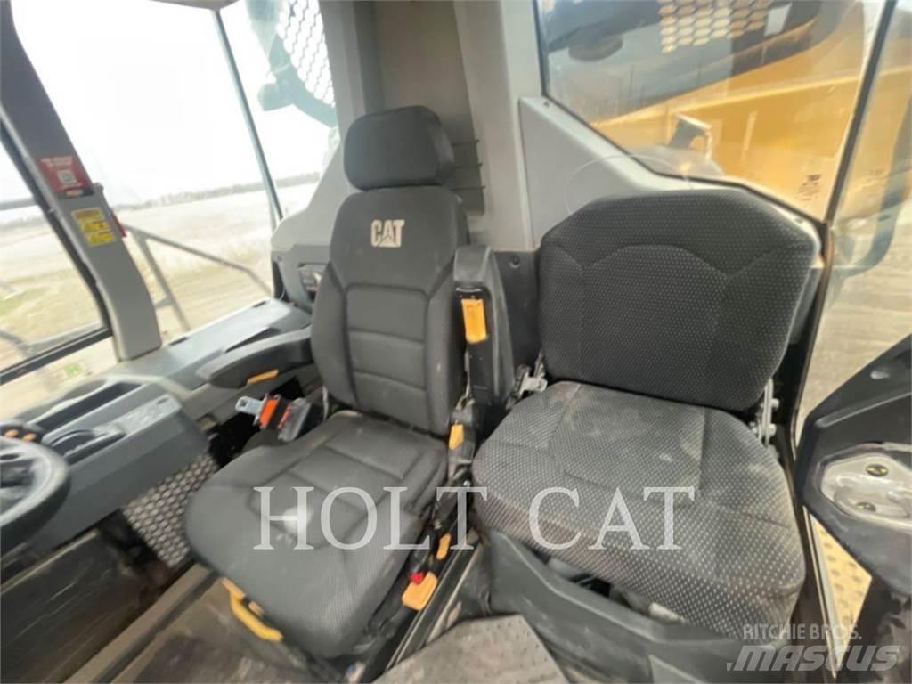CAT 730 Terrængående lastbiler