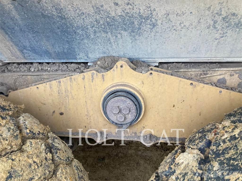 CAT 730-04 Terrængående lastbiler