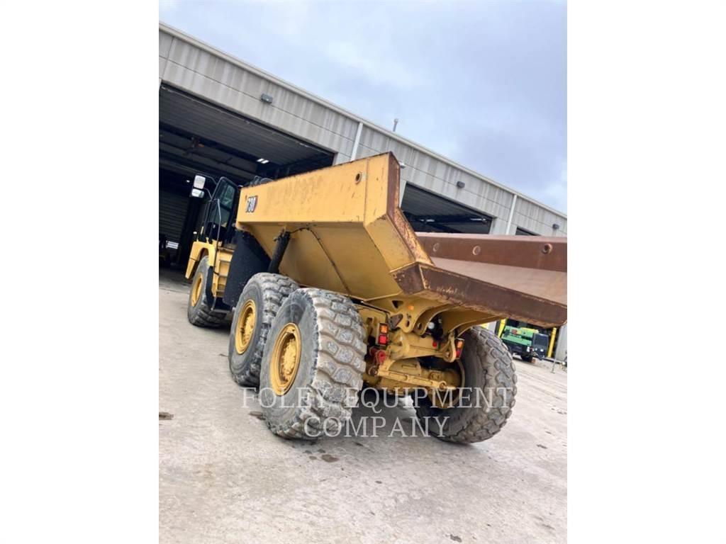 CAT 730-04 Terrængående lastbiler