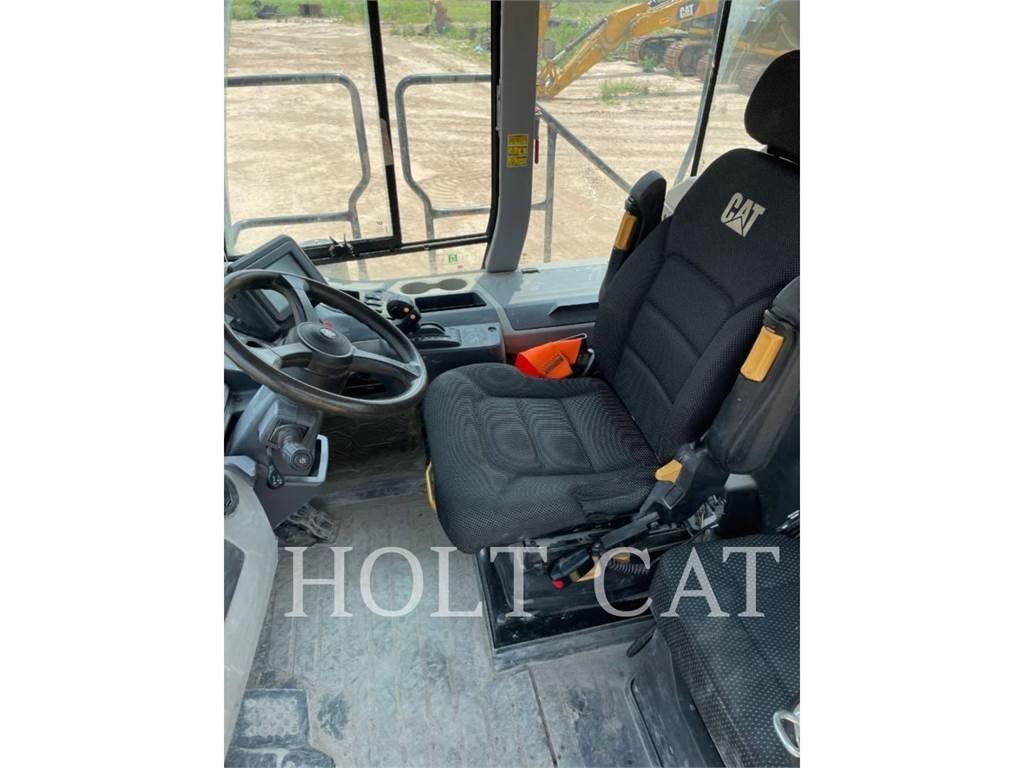 CAT 735 Terrængående lastbiler