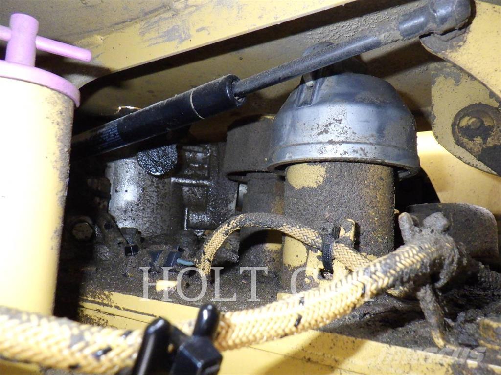 CAT 735 Terrængående lastbiler