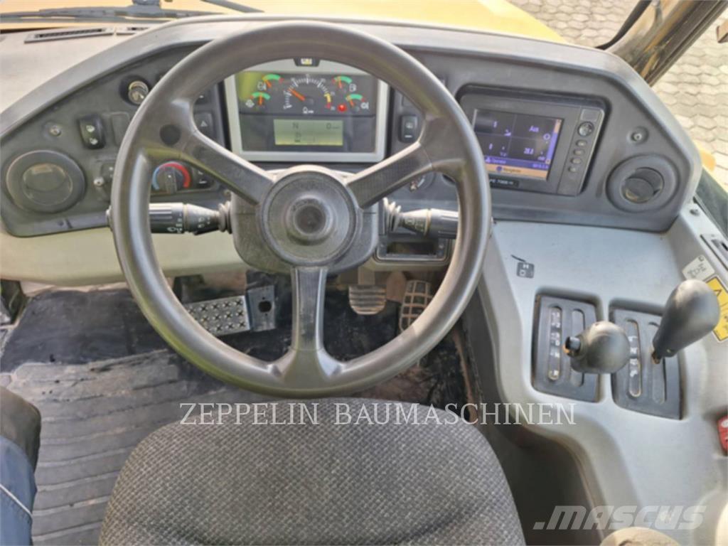 CAT 735B Terrængående lastbiler